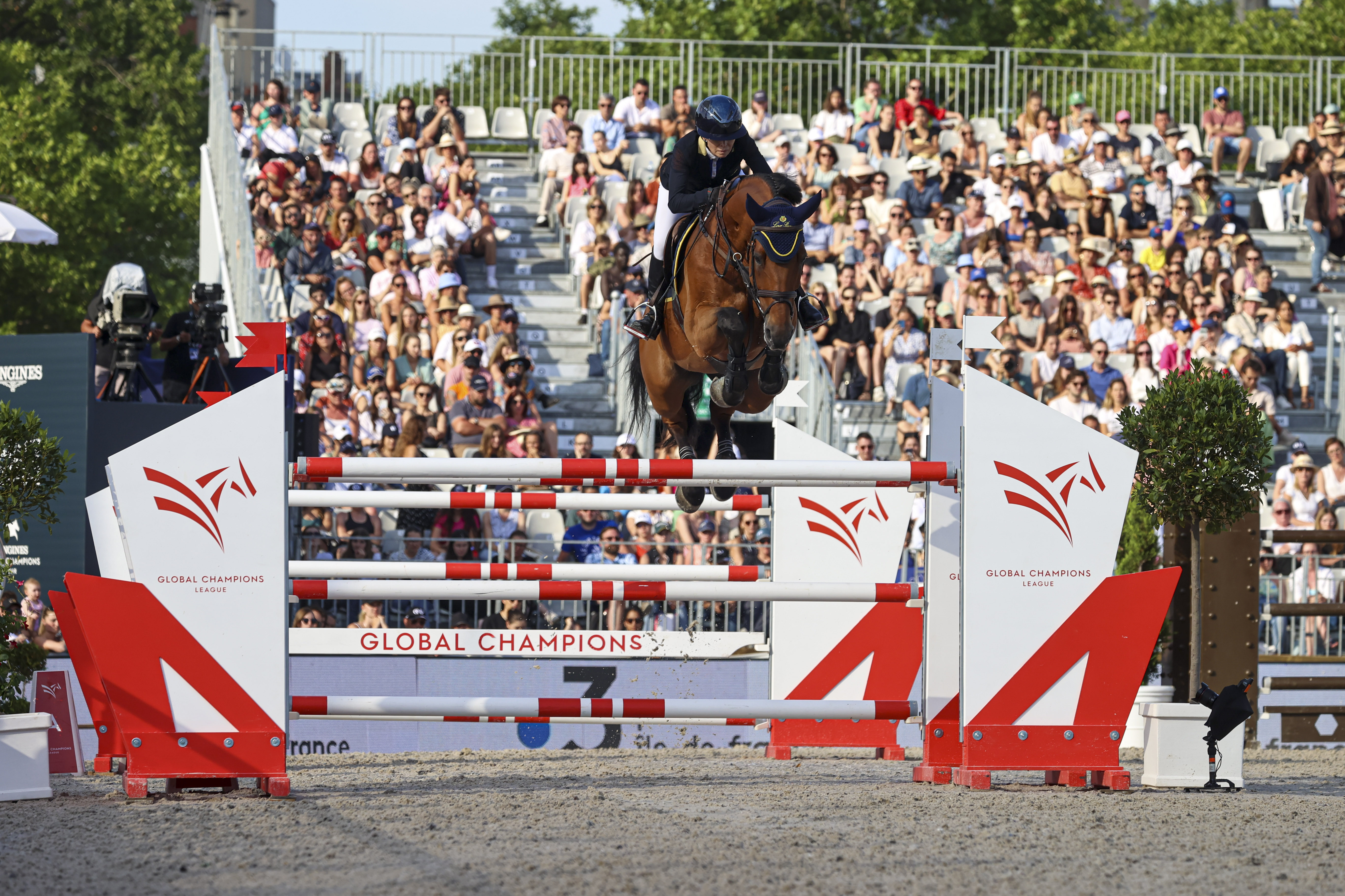 Corelli de Mies steps up at Longines Paris Eiffel Jumping 